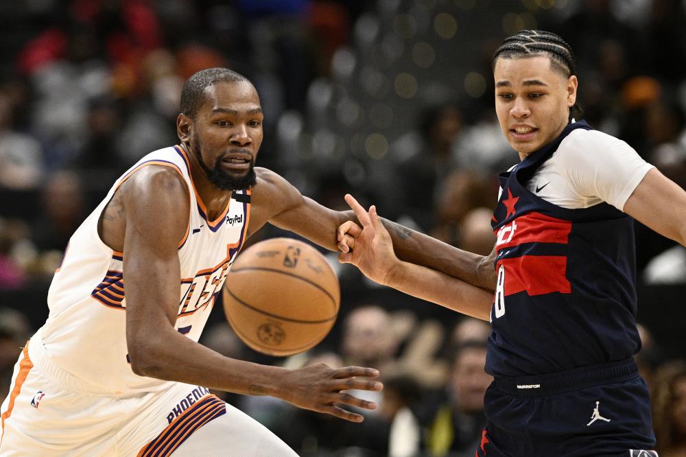 露出截然不 露出截然不